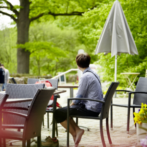 Wanderer-Pause in der Milchhalle in Wilsede | Foto: Christian Burmester